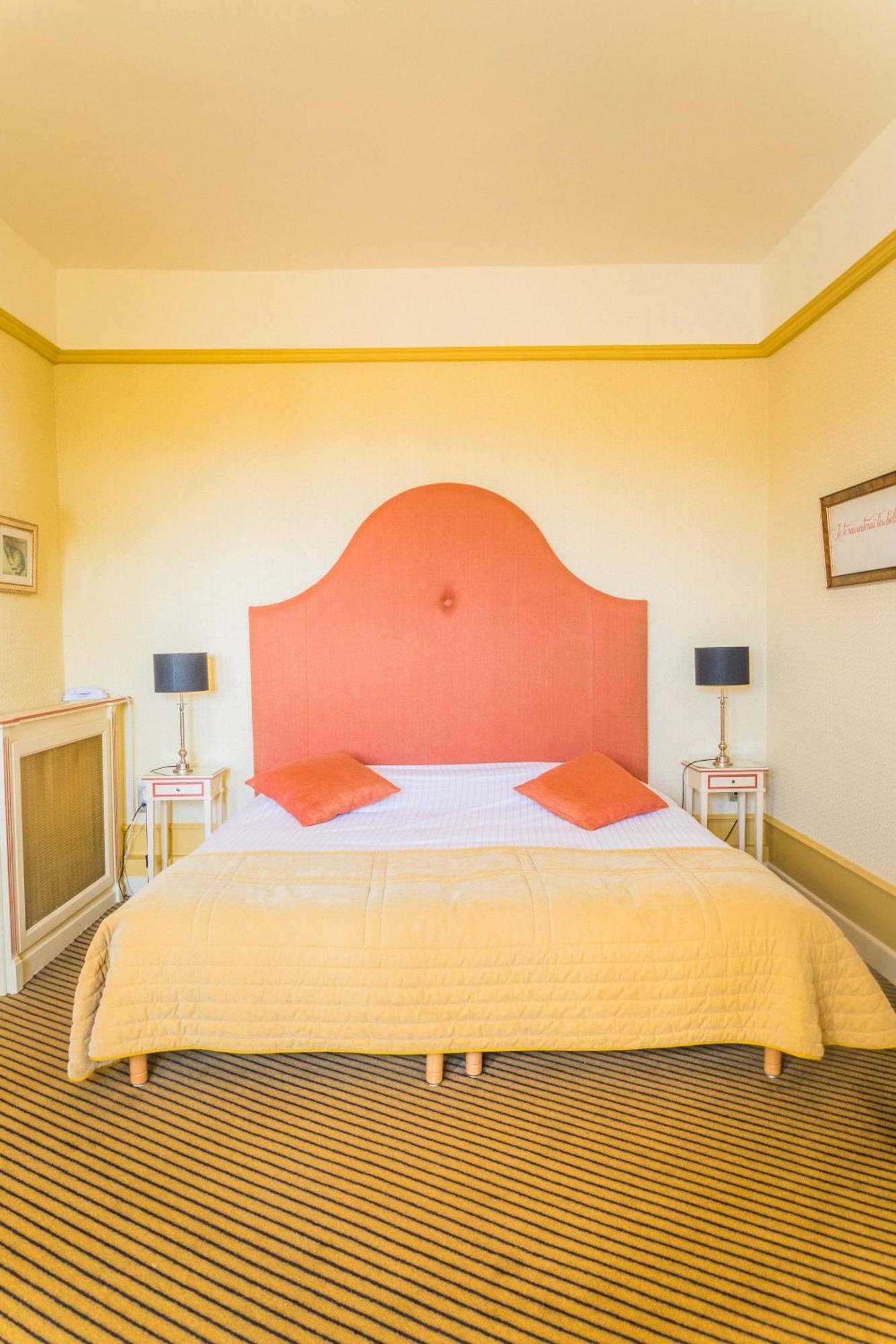 Chateau De Castel Novel Boutique Hotel Varetz Exterior photo